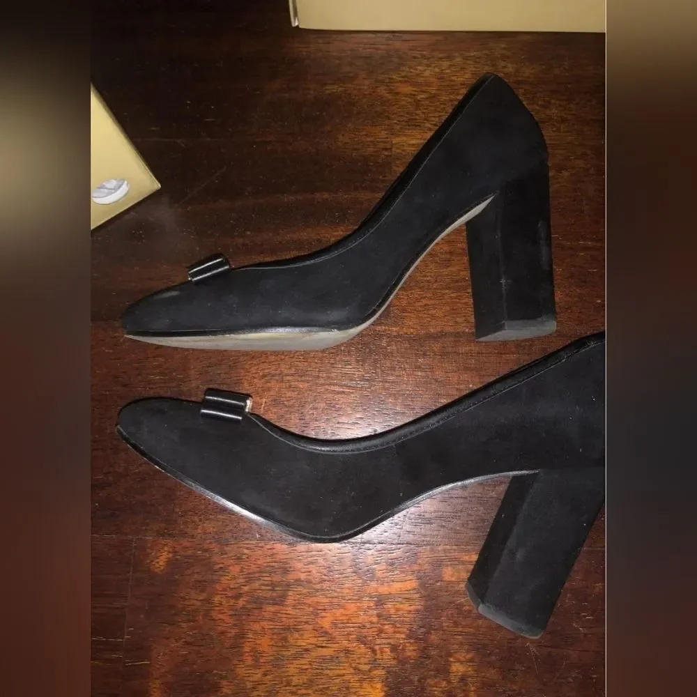 Michael Kors MK Caroline Ribbon Bow Black Heels Pump Gold Detail 10